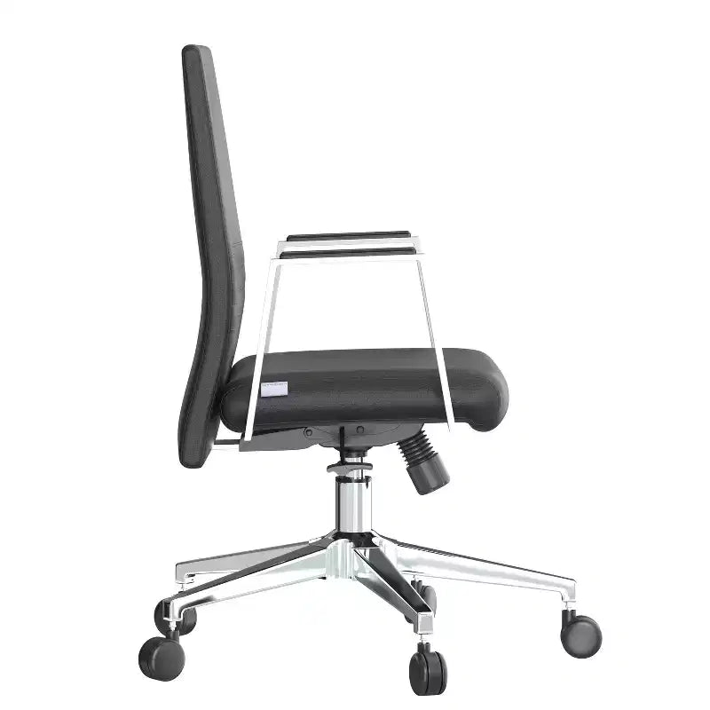 Chaise de bureau ergonomique HomeStock 45 po (114,3 cm) de hauteur réglable, assise en similicuir noir avec support lombaire ajustable