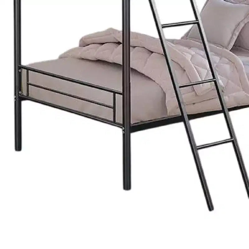 Lit superposé Royal Hampton double sur double, cadre en métal noir, échelle inclinée attachée