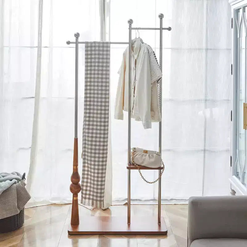 Porte-manteau Okak avec étagères en bois et cadre en acier inoxydable, porte-manteau industriel au design élégant, pour salon, chambre, argent