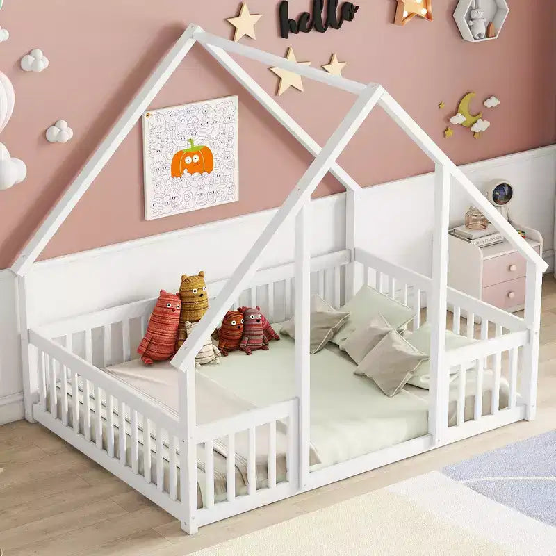 Lit au sol en bois complet en forme de maison Zeus & Ruta avec clôture et barrières de sécurité