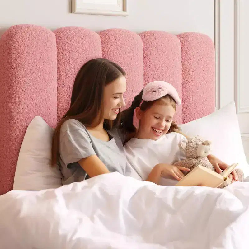 Lit double Acekool pour enfants, cadre de lit rembourré en tissu bouclé avec tiroir de rangement, tête de lit ondulée et lattes en bois solides, sans sommier tapissier, rose