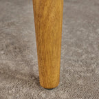 Fauteuil club moderne en velours avec pieds en bois de bouleau