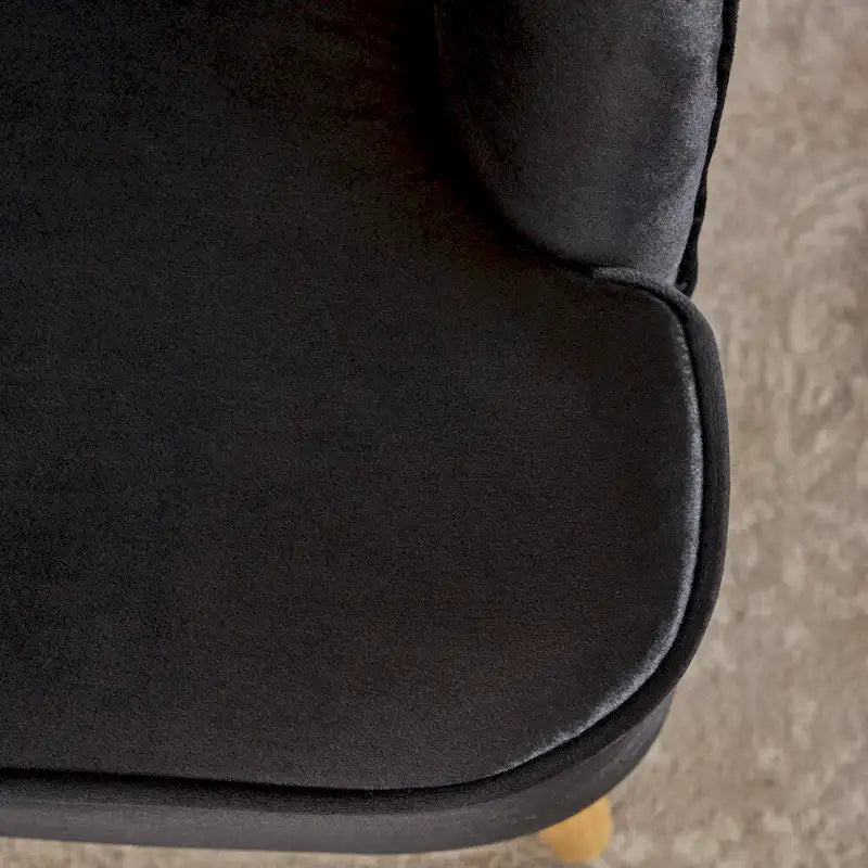 Fauteuil club moderne en velours avec pieds en bois de bouleau