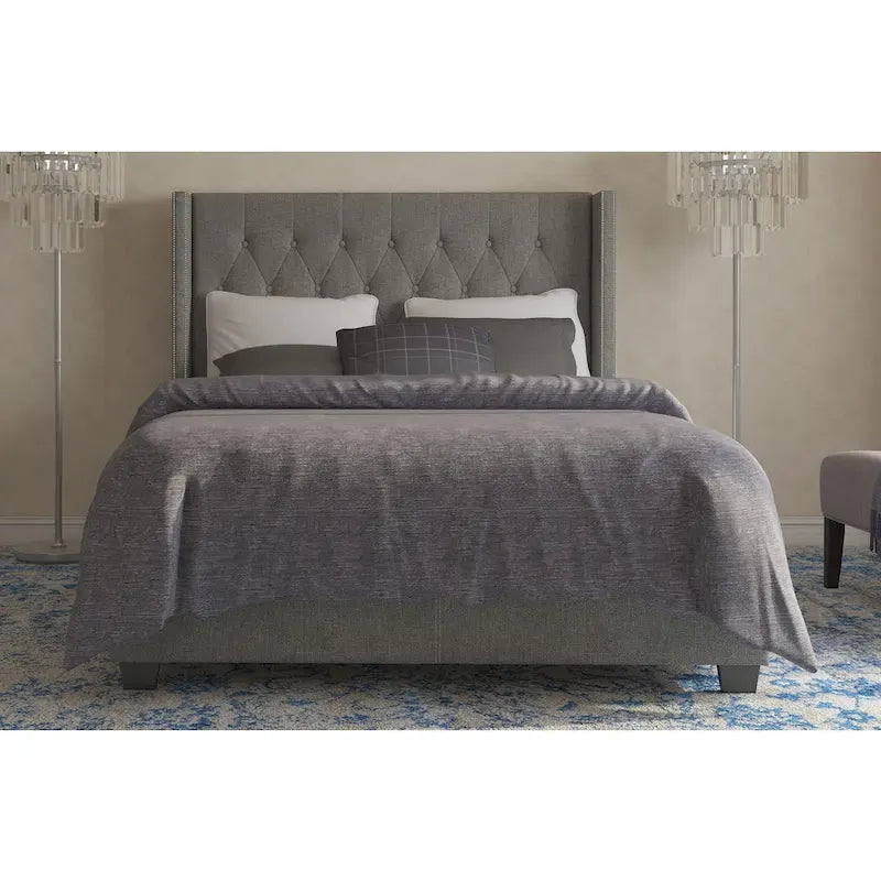 Lit rembourré gris avec tête de lit capitonnée et oreilles