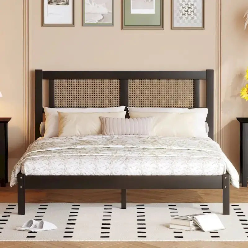 Lit plateforme en bois Queen Size avec tête de lit en rotin
