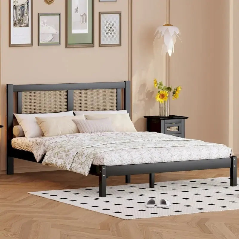 Lit plateforme en bois Queen Size avec tête de lit en rotin